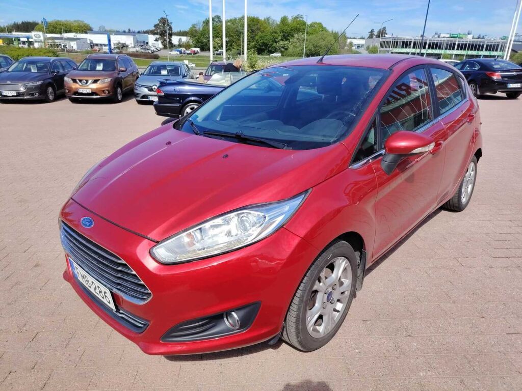 Ford Fiesta 2016 Punainen
