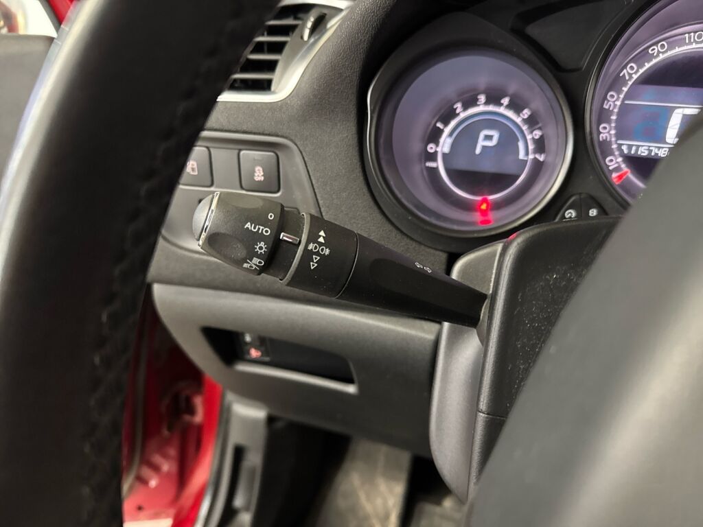 Citroen C4 2016 Punainen