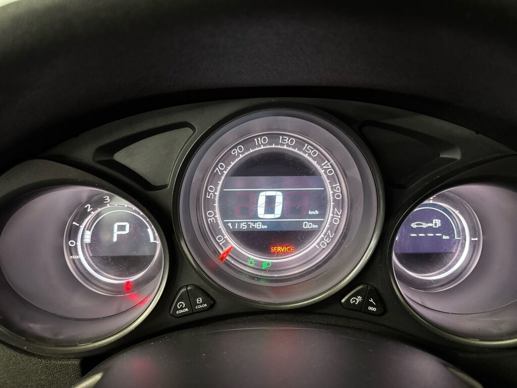 Citroen C4 2016 Punainen