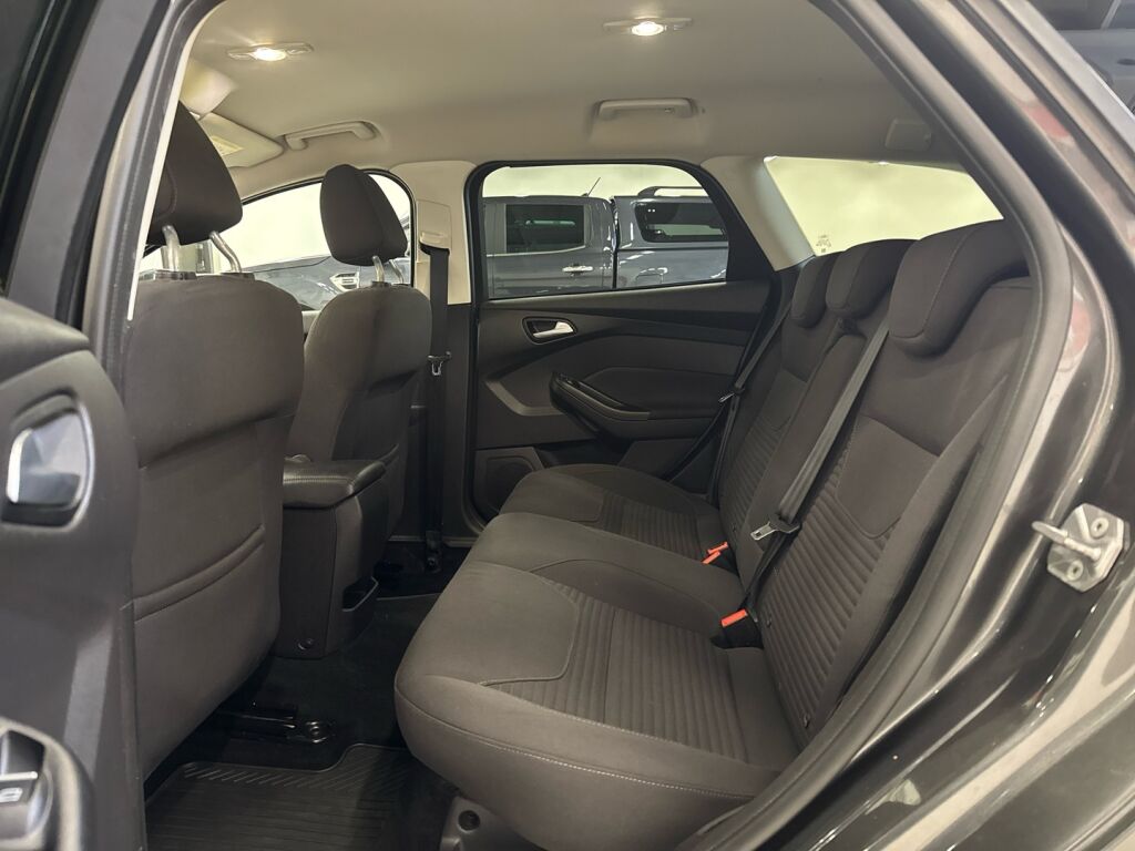 Ford Focus 2015 Harmaa