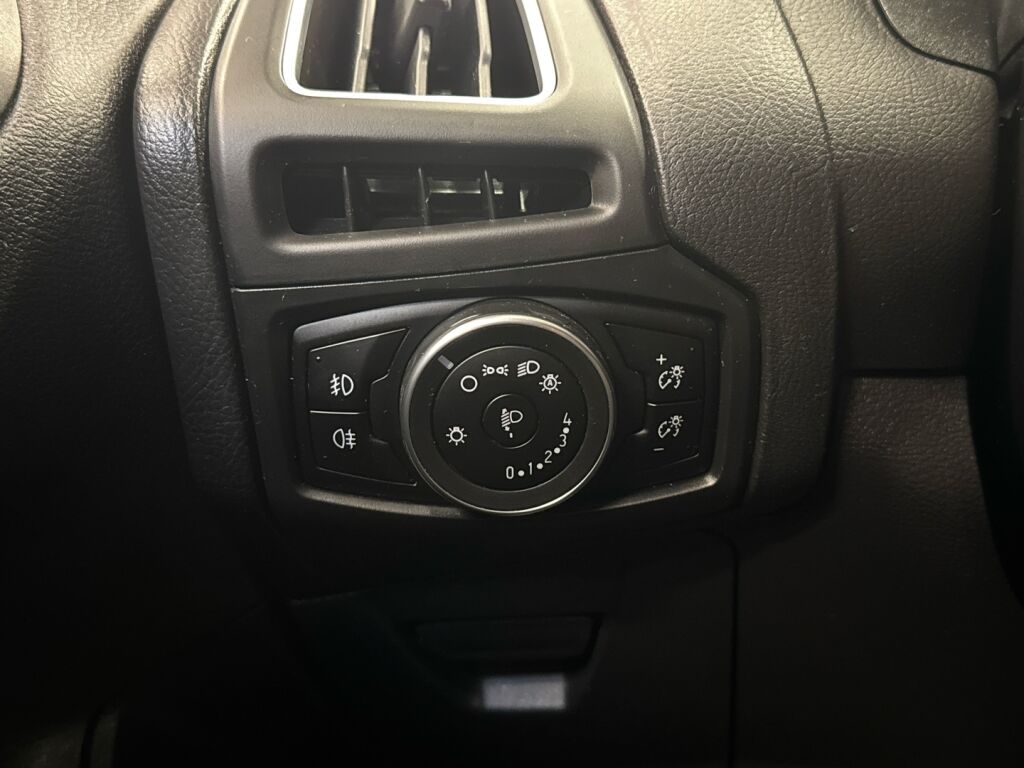 Ford Focus 2015 Harmaa