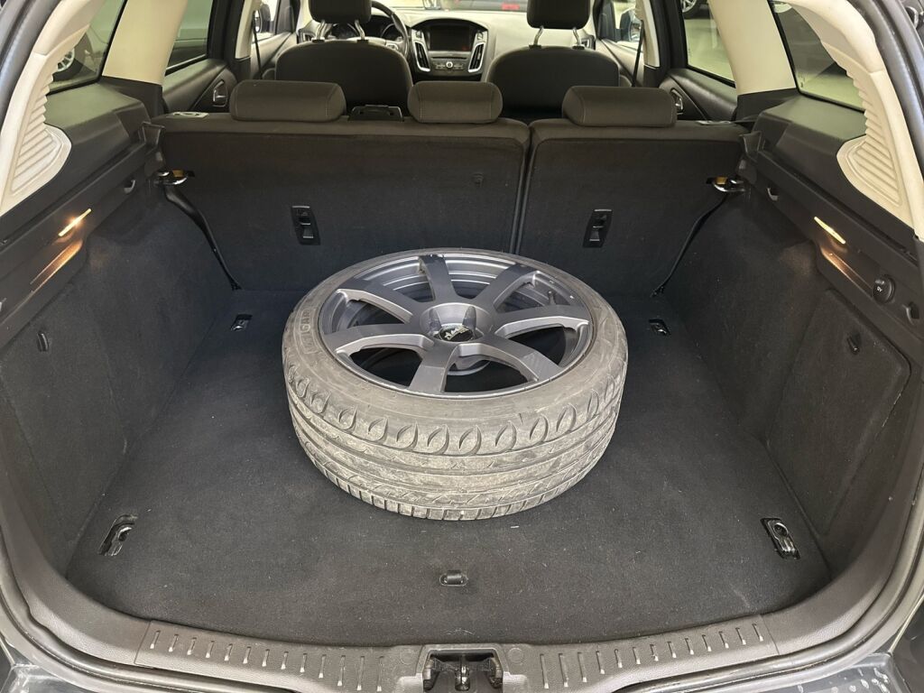 Ford Focus 2015 Harmaa