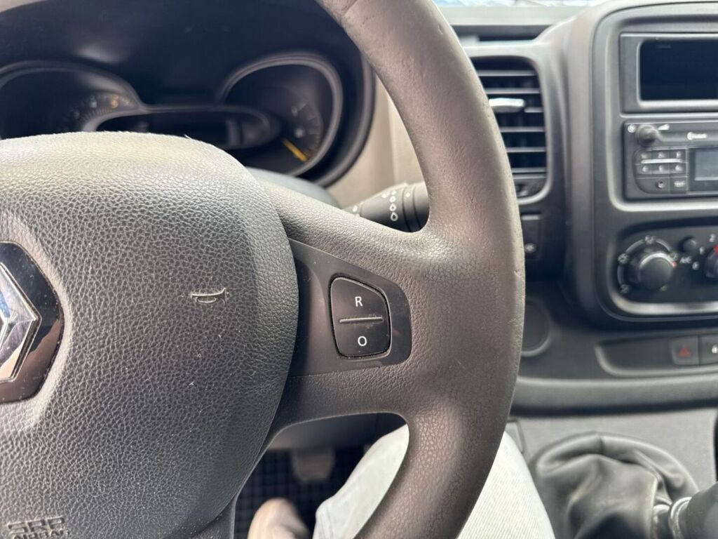 Renault Trafic 2016 Valkoinen