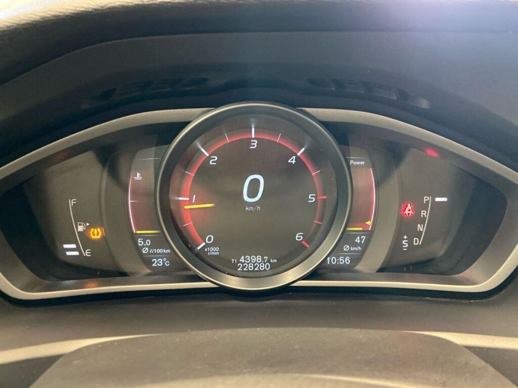 Volvo V40 Cross Country 2016 Valkoinen