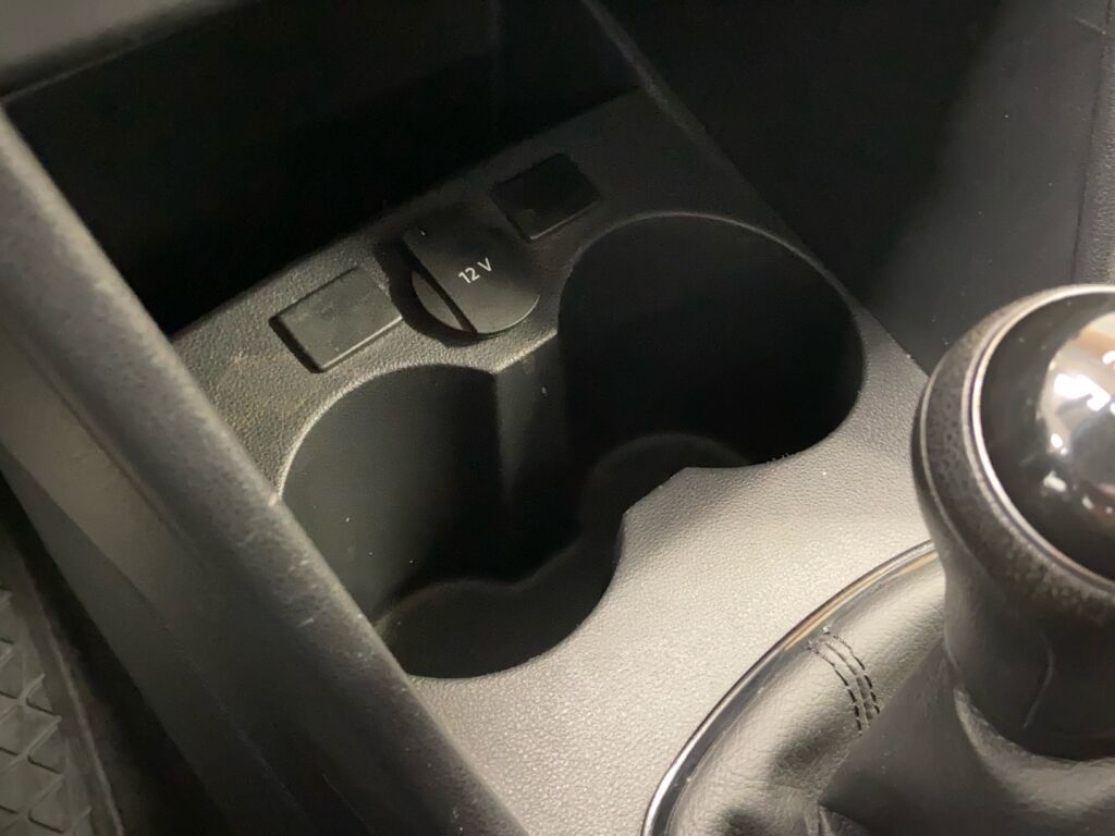 Volkswagen Polo 2015 Punainen