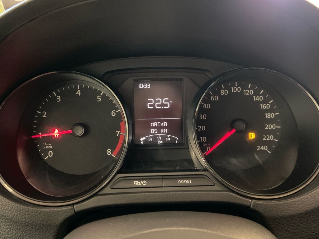 Volkswagen Polo 2015 Punainen