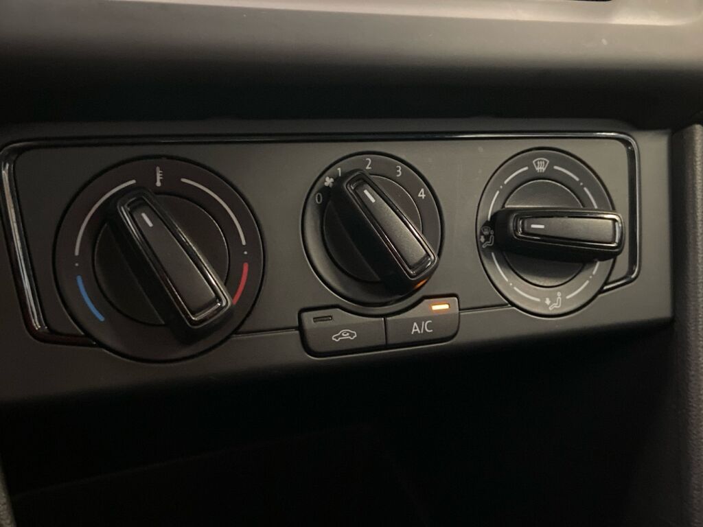 Volkswagen Polo 2015 Punainen