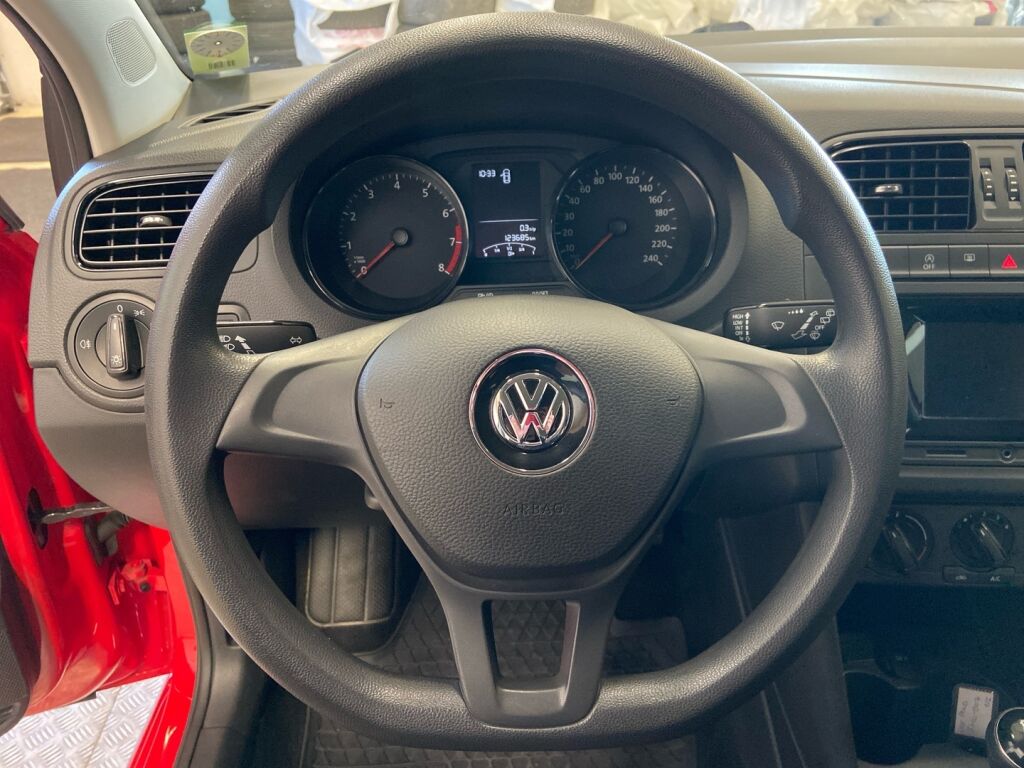 Volkswagen Polo 2015 Punainen