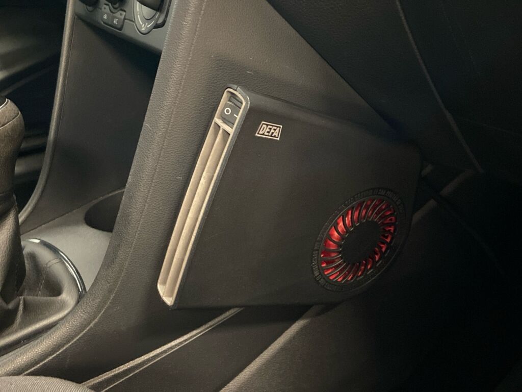 Volkswagen Polo 2015 Punainen