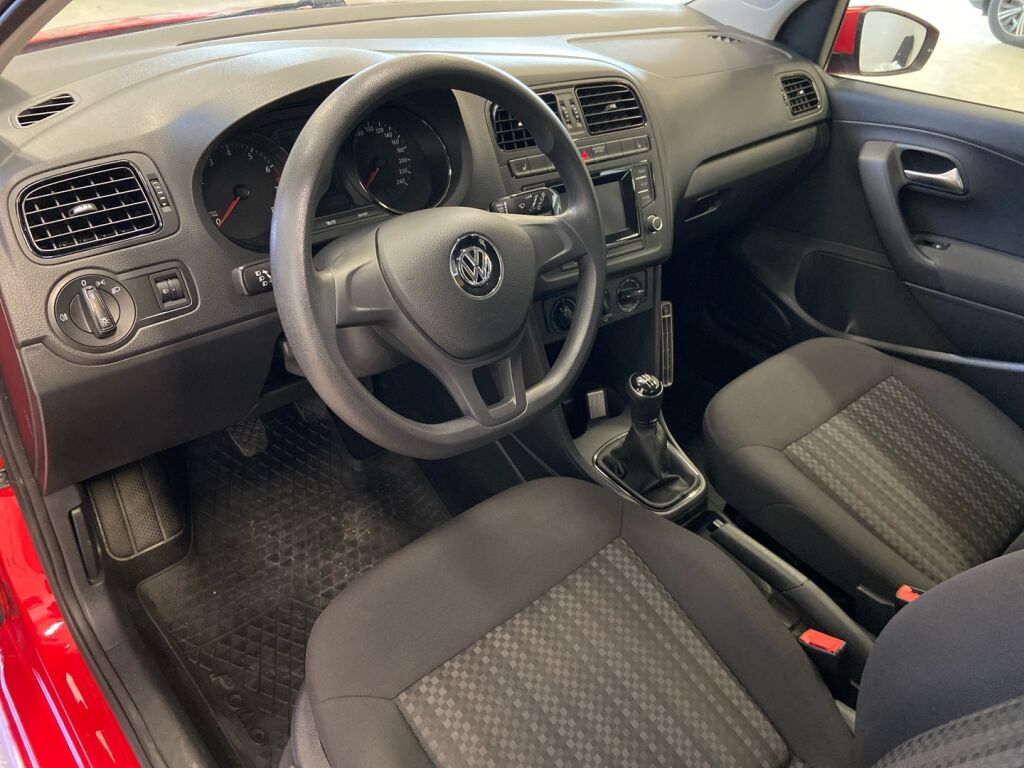 Volkswagen Polo 2015 Punainen