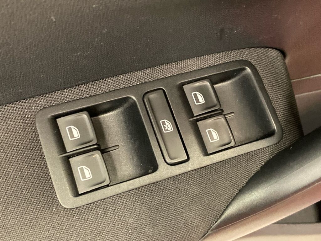 Volkswagen Polo 2015 Punainen