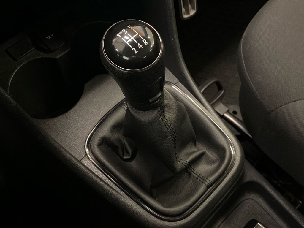 Volkswagen Polo 2015 Punainen