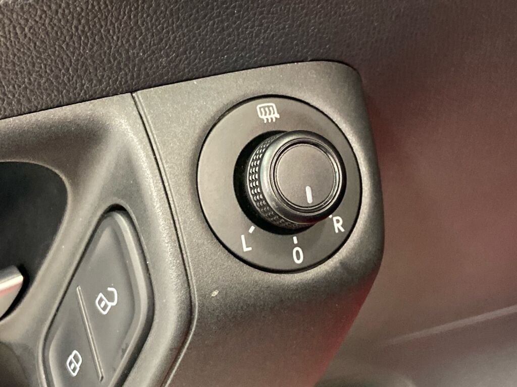 Volkswagen Polo 2015 Punainen