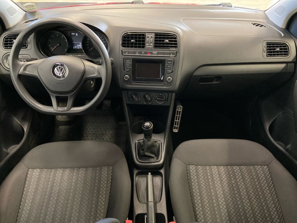 Volkswagen Polo 2015 Punainen