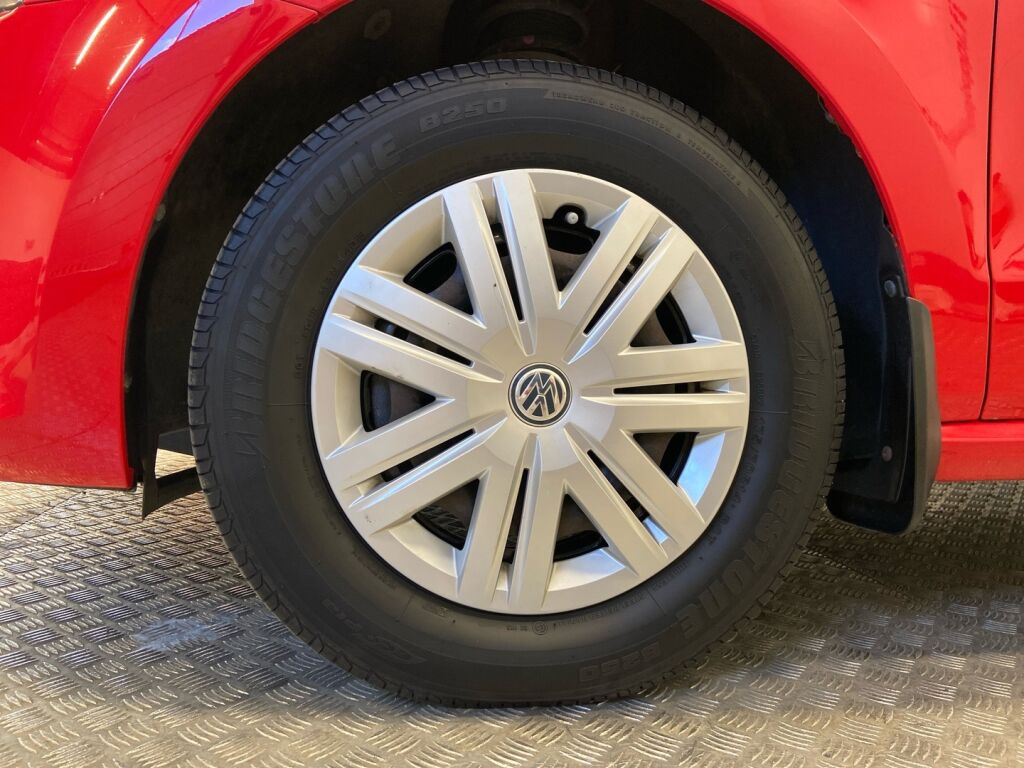 Volkswagen Polo 2015 Punainen