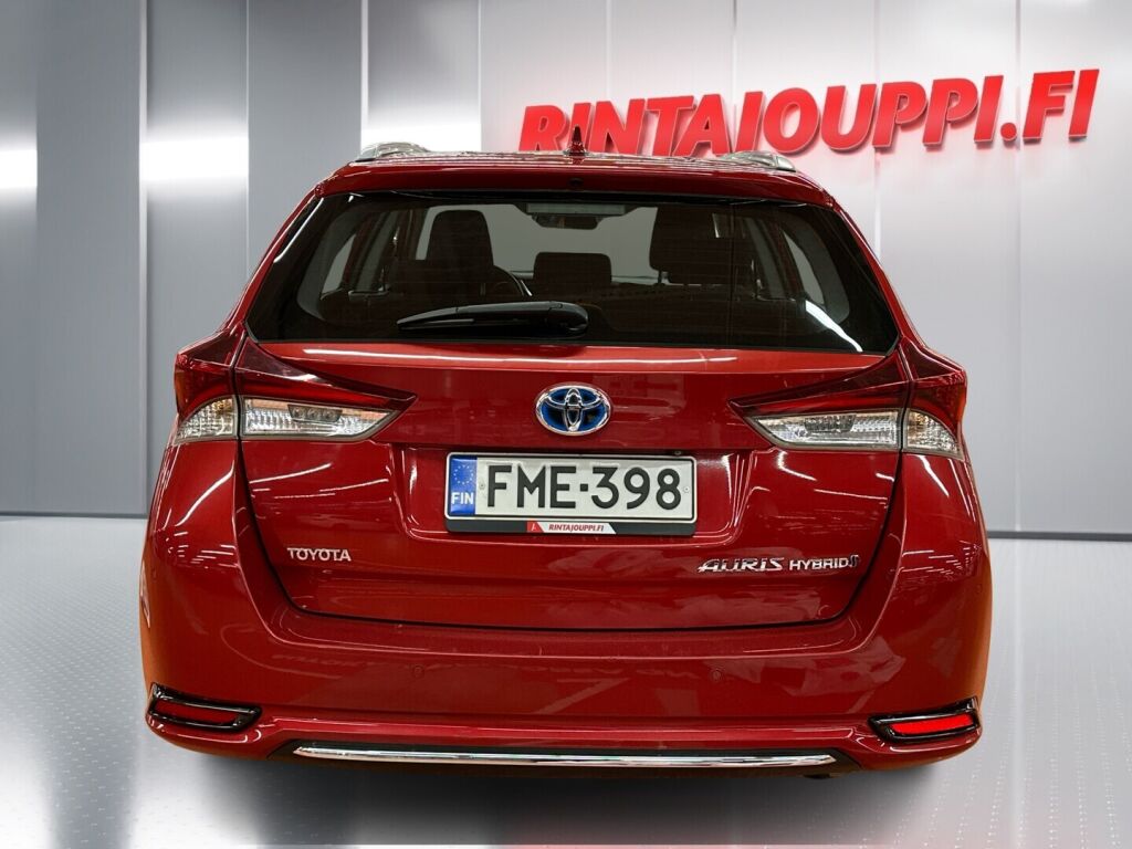 Toyota Auris 2016 Punainen