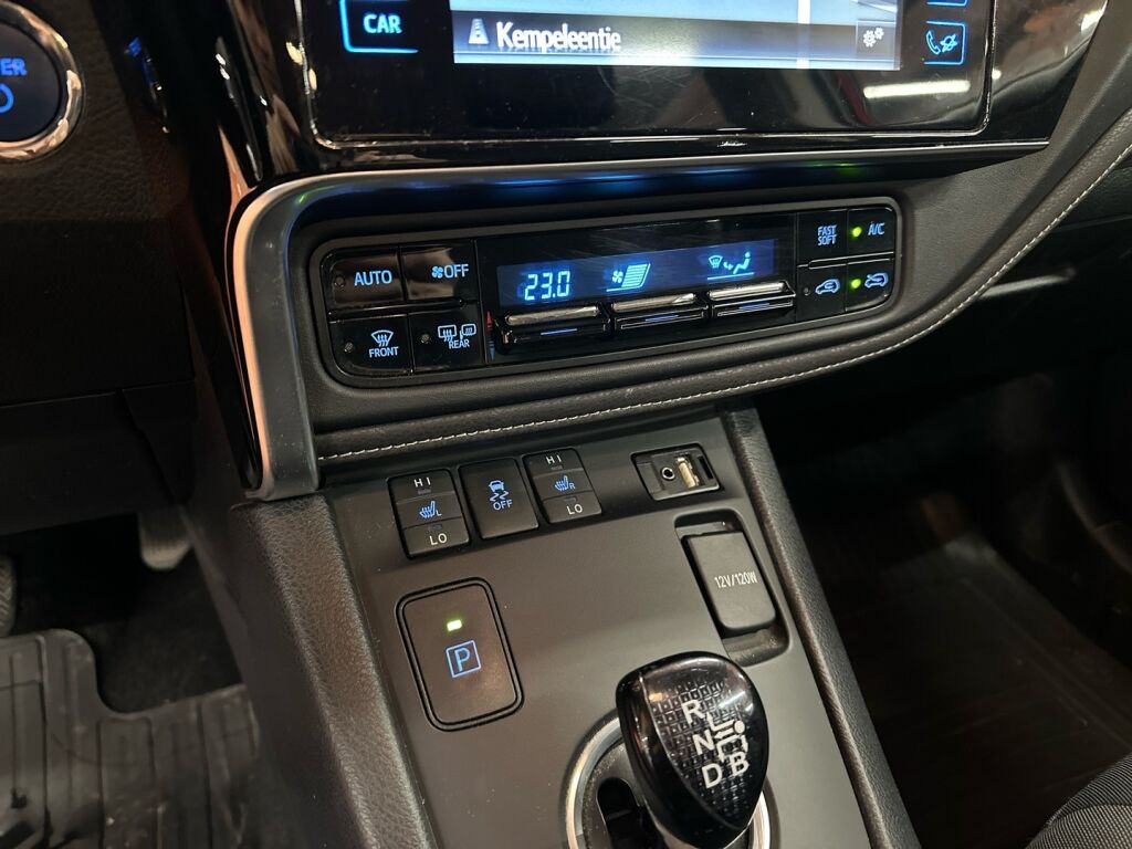 Toyota Auris 2016 Punainen