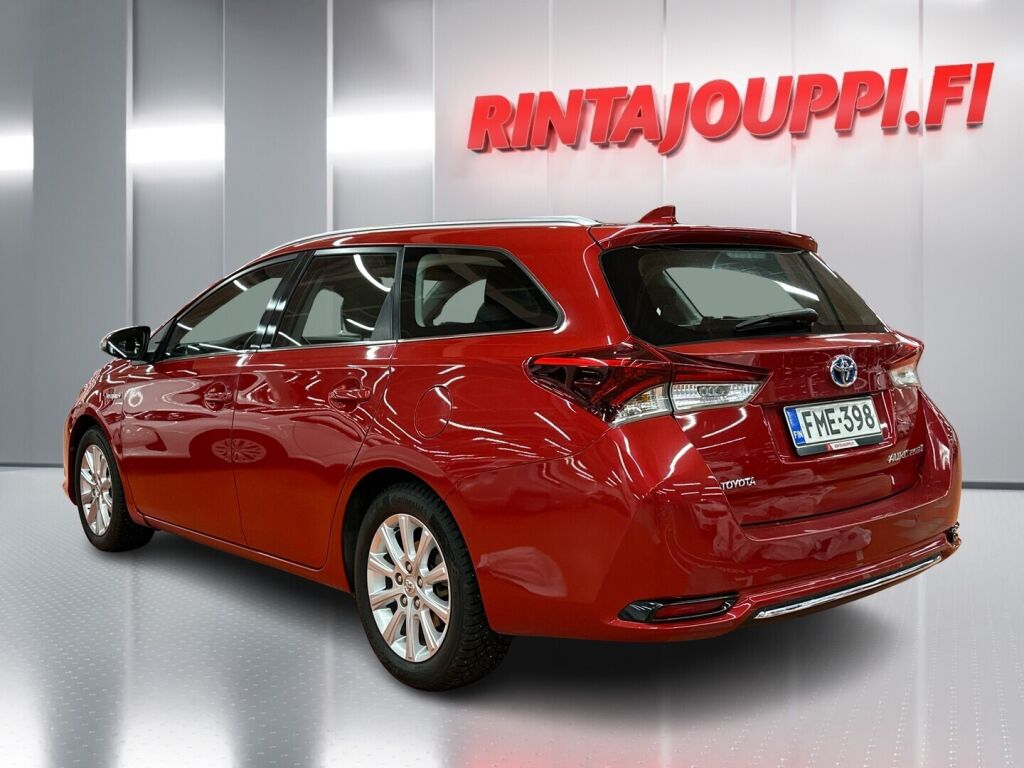 Toyota Auris 2016 Punainen