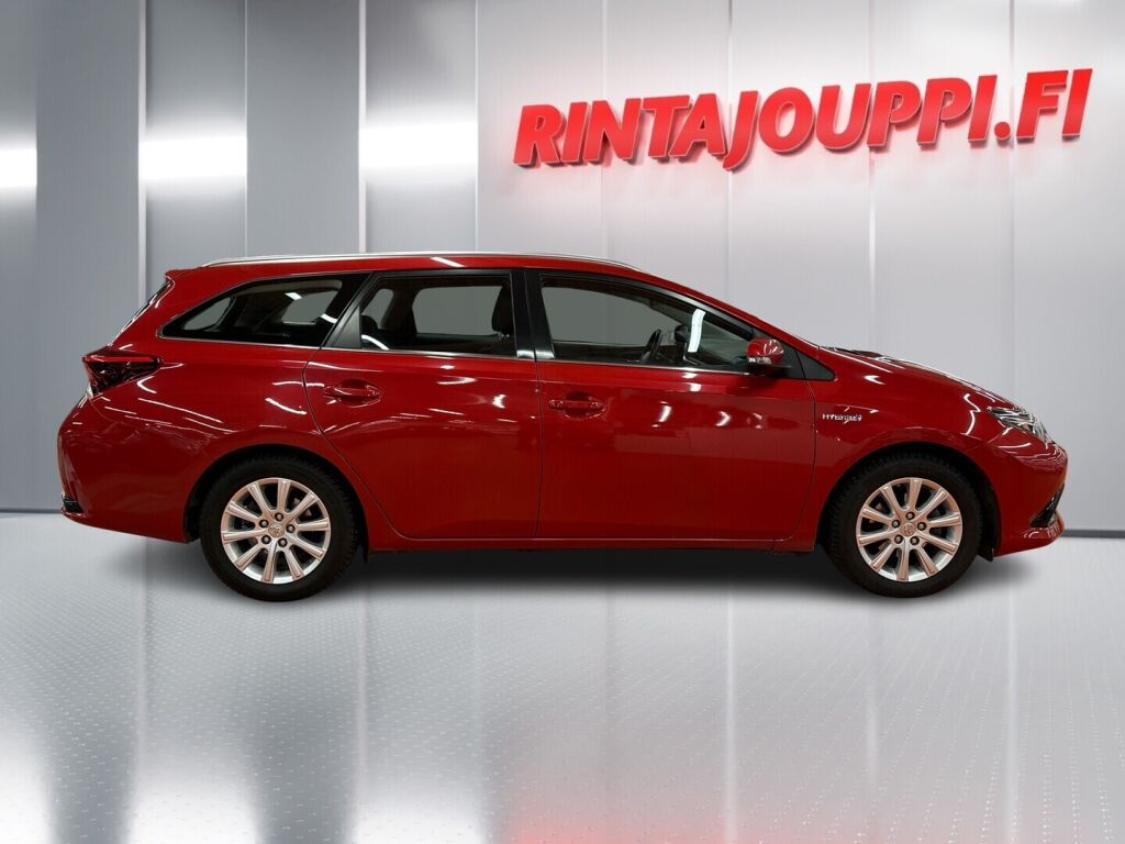 Toyota Auris 2016 Punainen