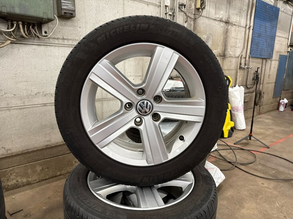 Volkswagen Golf Sportsvan 2016 Valkoinen