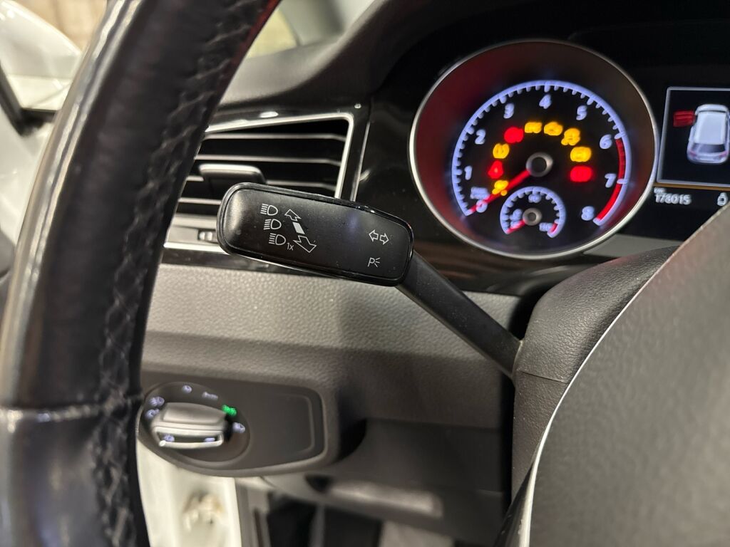 Volkswagen Golf Sportsvan 2016 Valkoinen