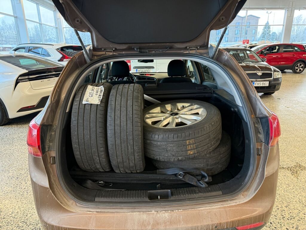 Kia Ceed 2016 Ruskea (beige)