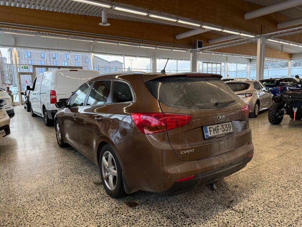 Kia Ceed 2016 Ruskea (beige)