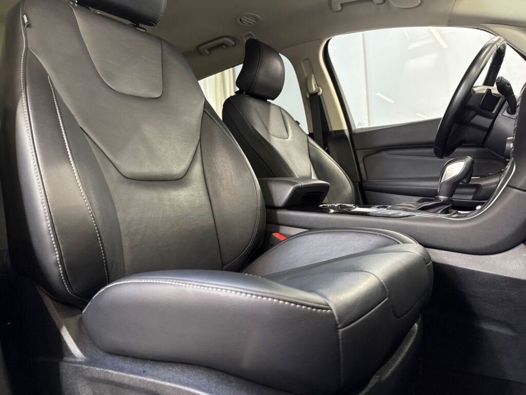 Ford S-Max 2016 Musta