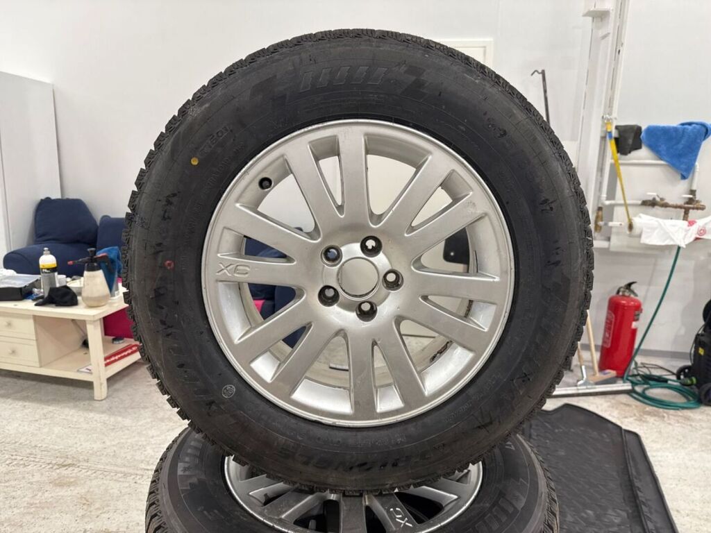 Volvo XC90 2008 Musta