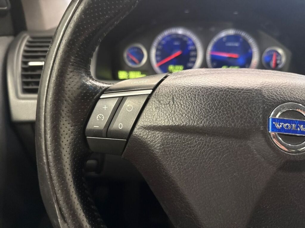 Volvo XC90 2008 Musta