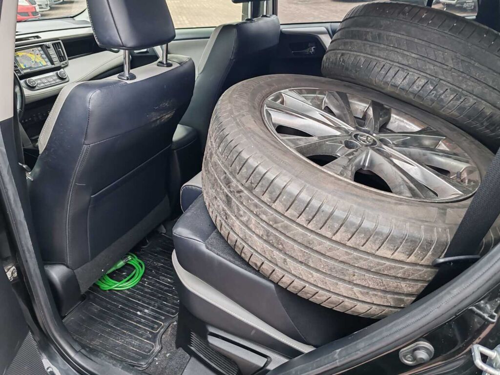 Toyota RAV4 2016 Musta