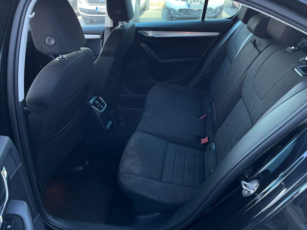 Skoda Octavia 2016 Musta
