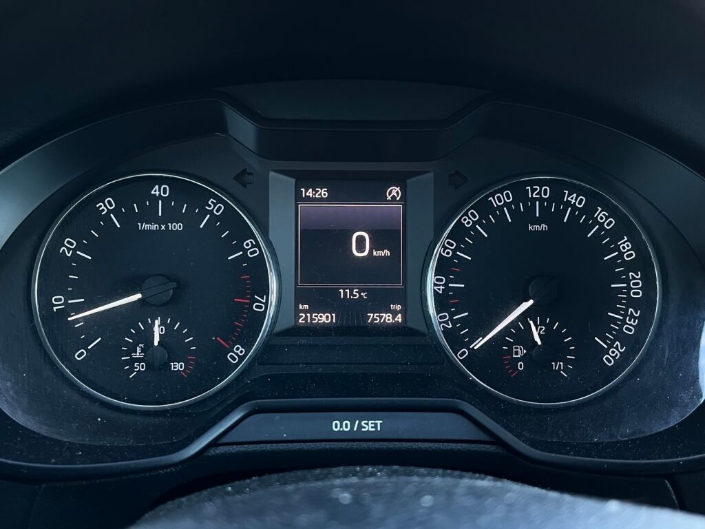 Skoda Octavia 2016 Musta