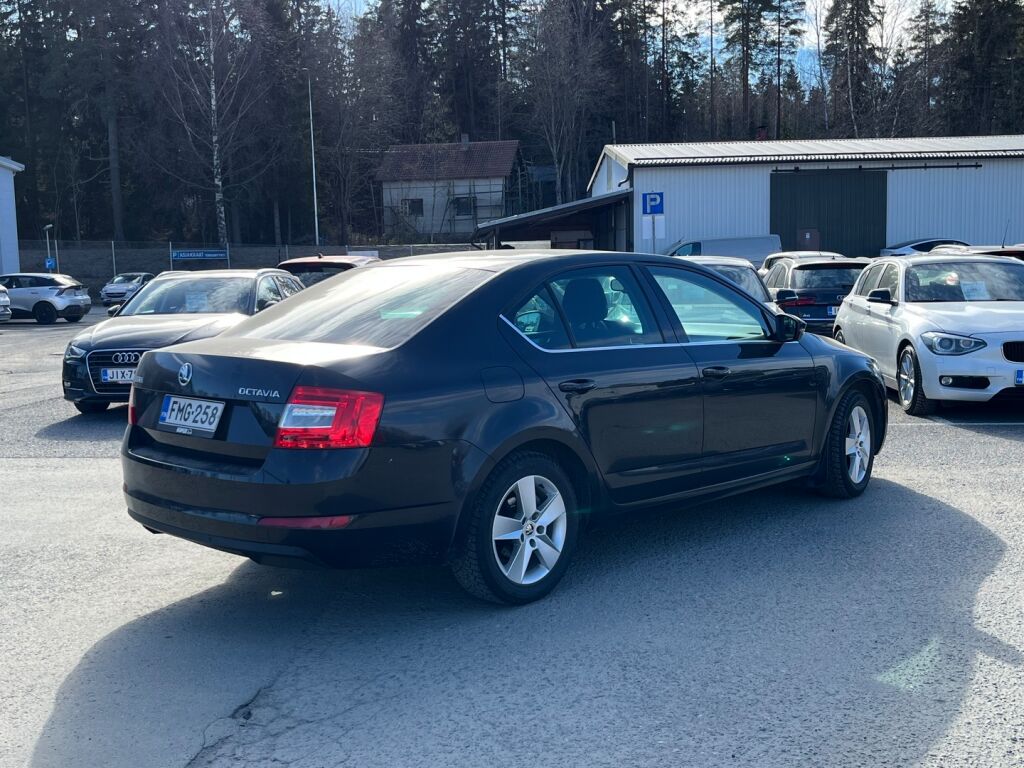 Skoda Octavia 2016 Musta