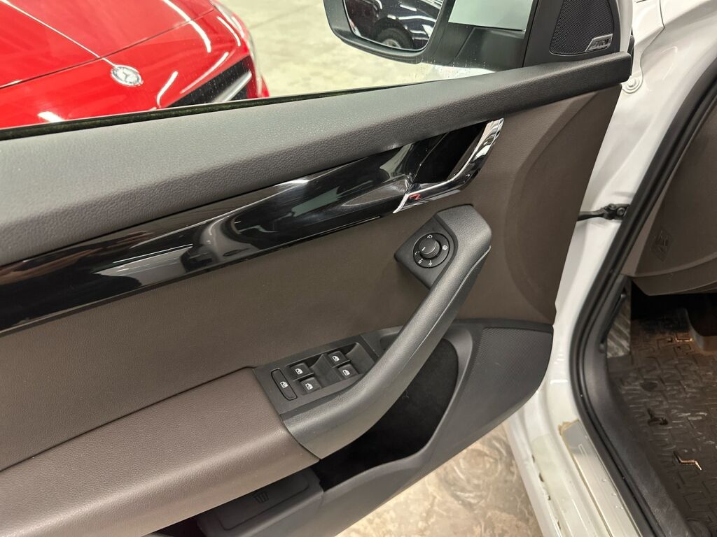 Skoda Octavia 2016 Valkoinen