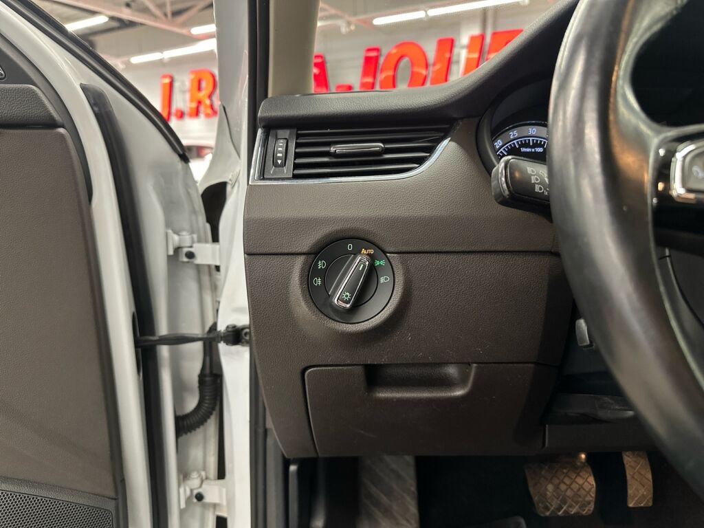 Skoda Octavia 2016 Valkoinen