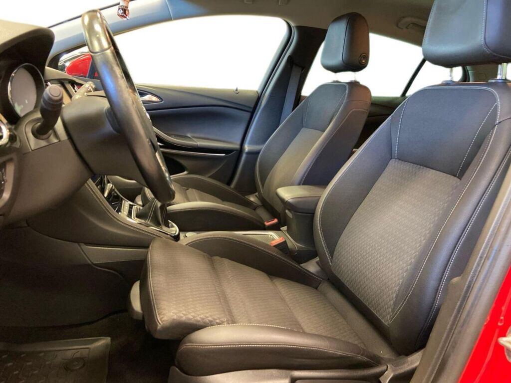 Opel Astra 2016 Punainen