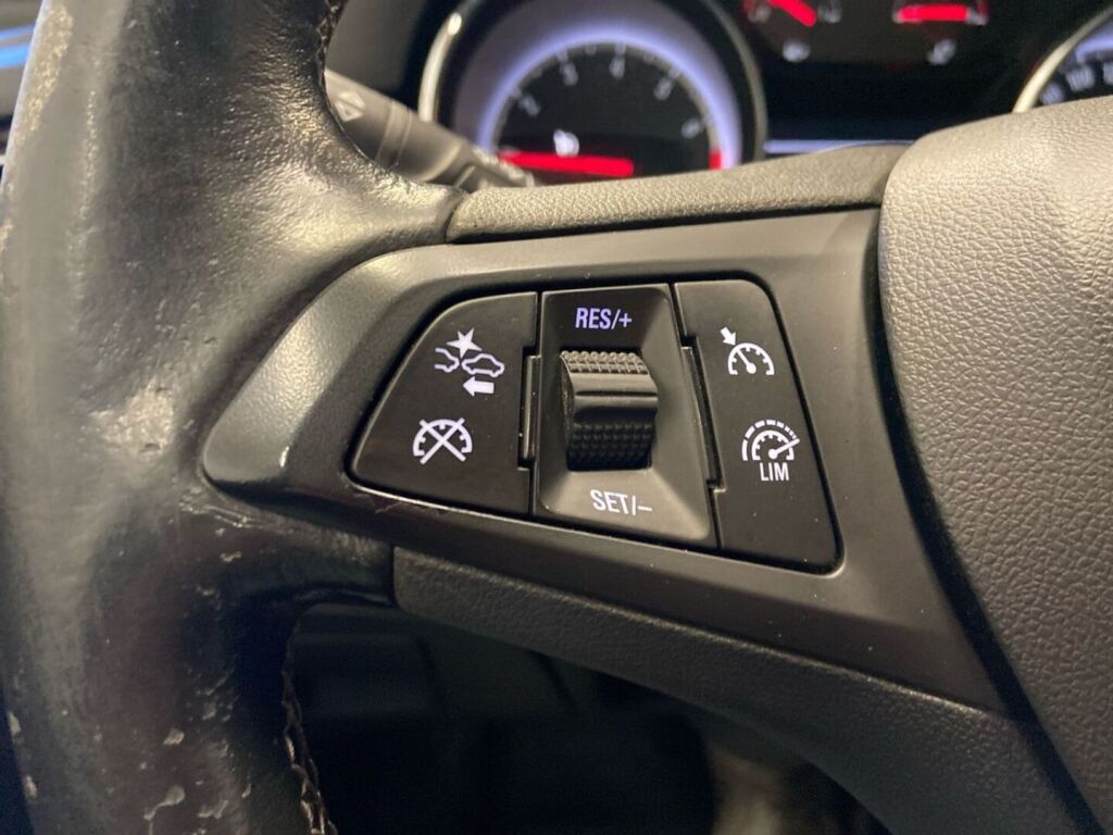 Opel Astra 2016 Punainen