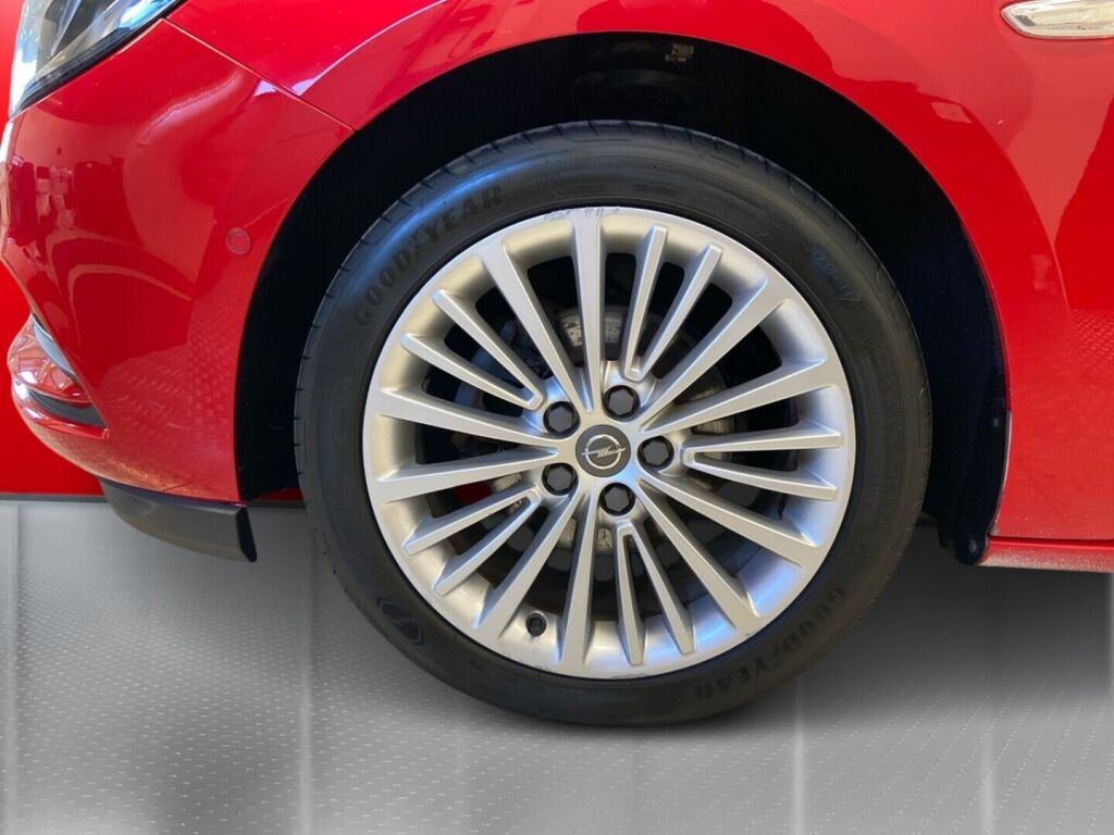 Opel Astra 2016 Punainen