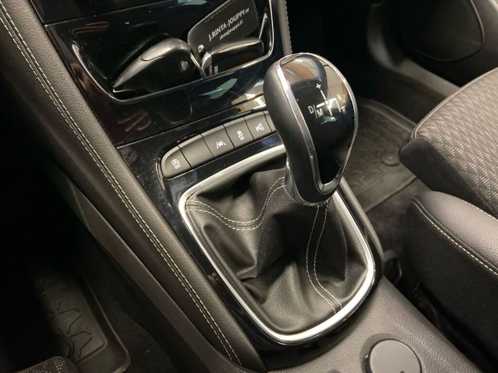 Opel Astra 2016 Punainen