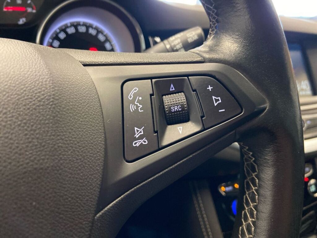 Opel Astra 2016 Punainen