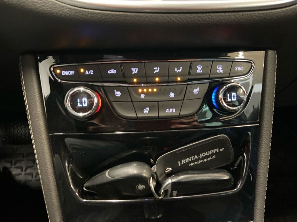 Opel Astra 2016 Punainen