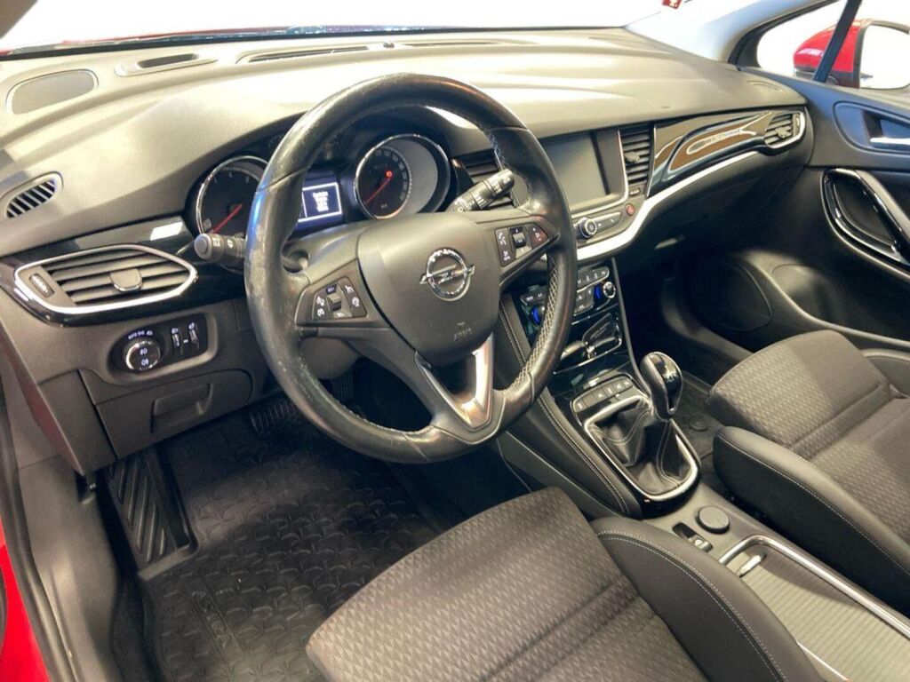 Opel Astra 2016 Punainen
