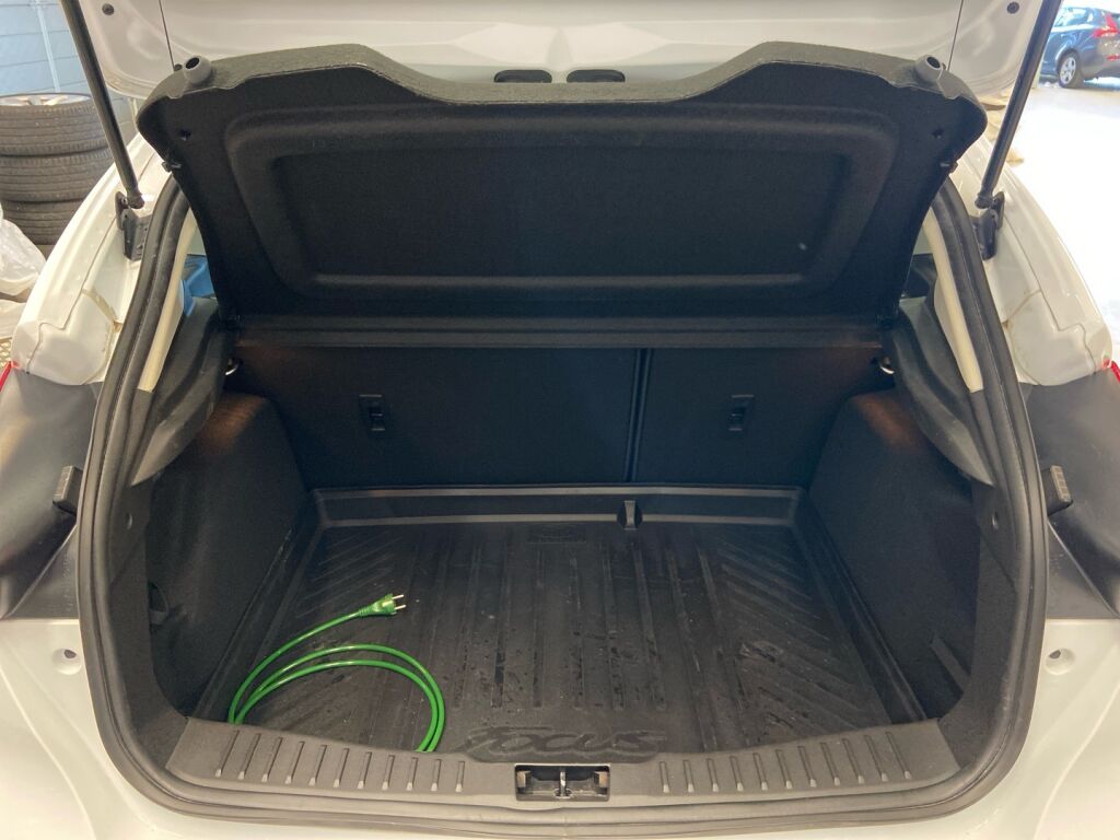 Ford Focus 2016 Valkoinen