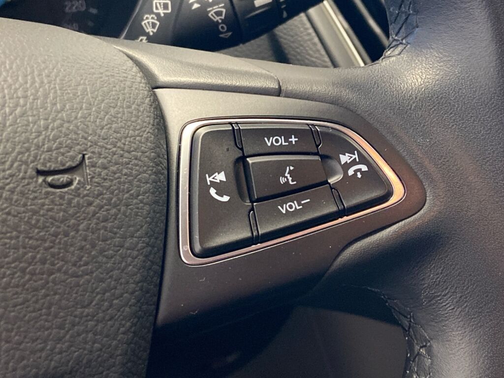 Ford Focus 2016 Valkoinen