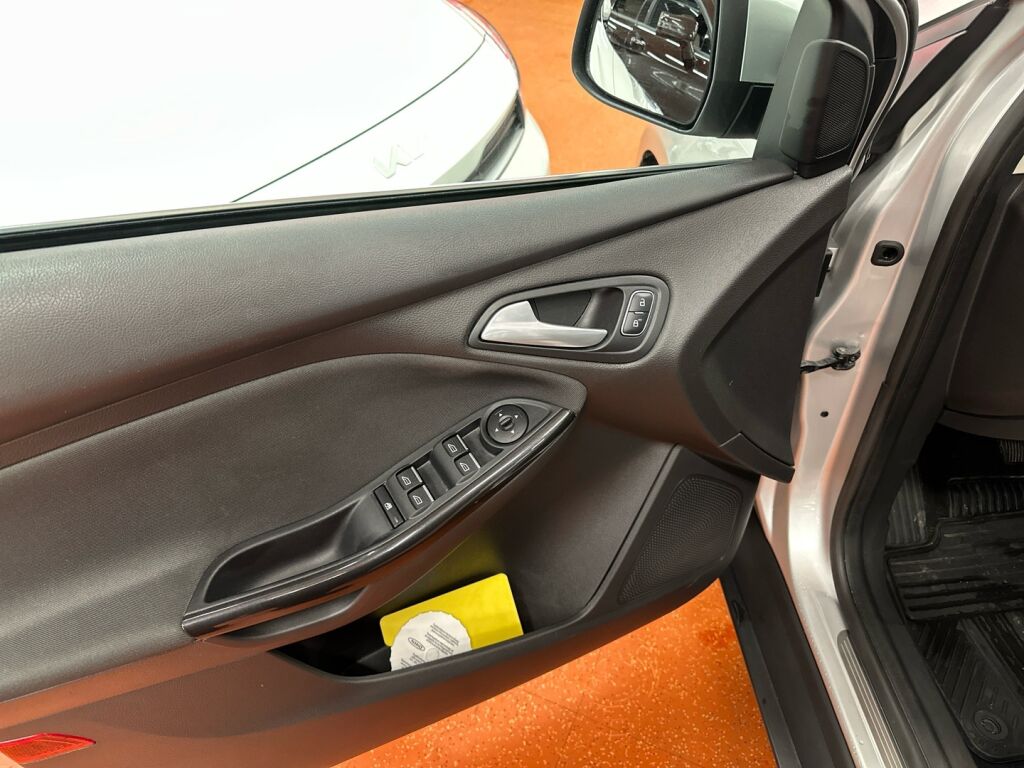 Ford Focus 2016 Harmaa