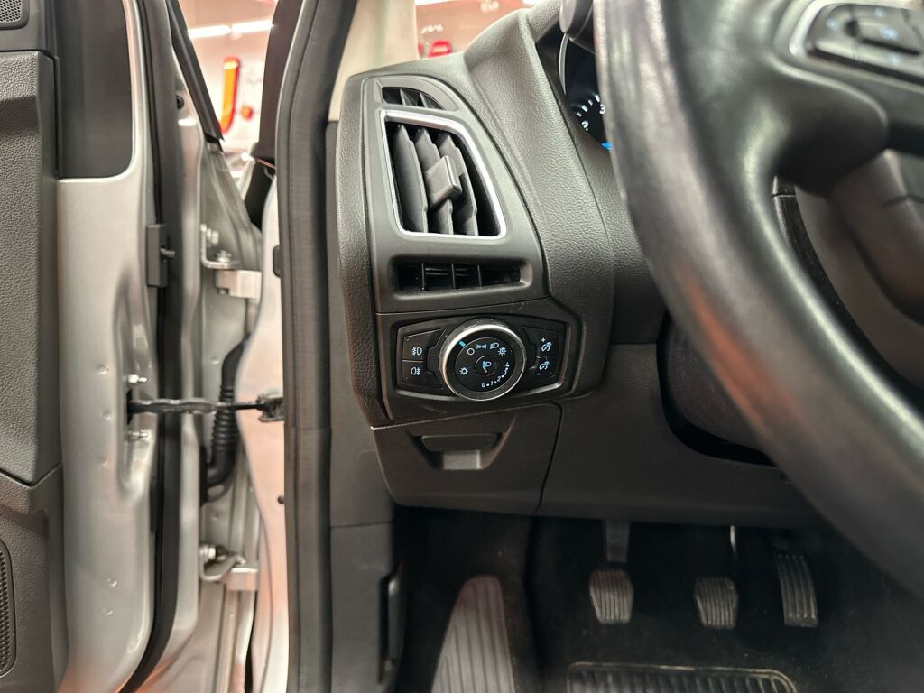 Ford Focus 2016 Harmaa