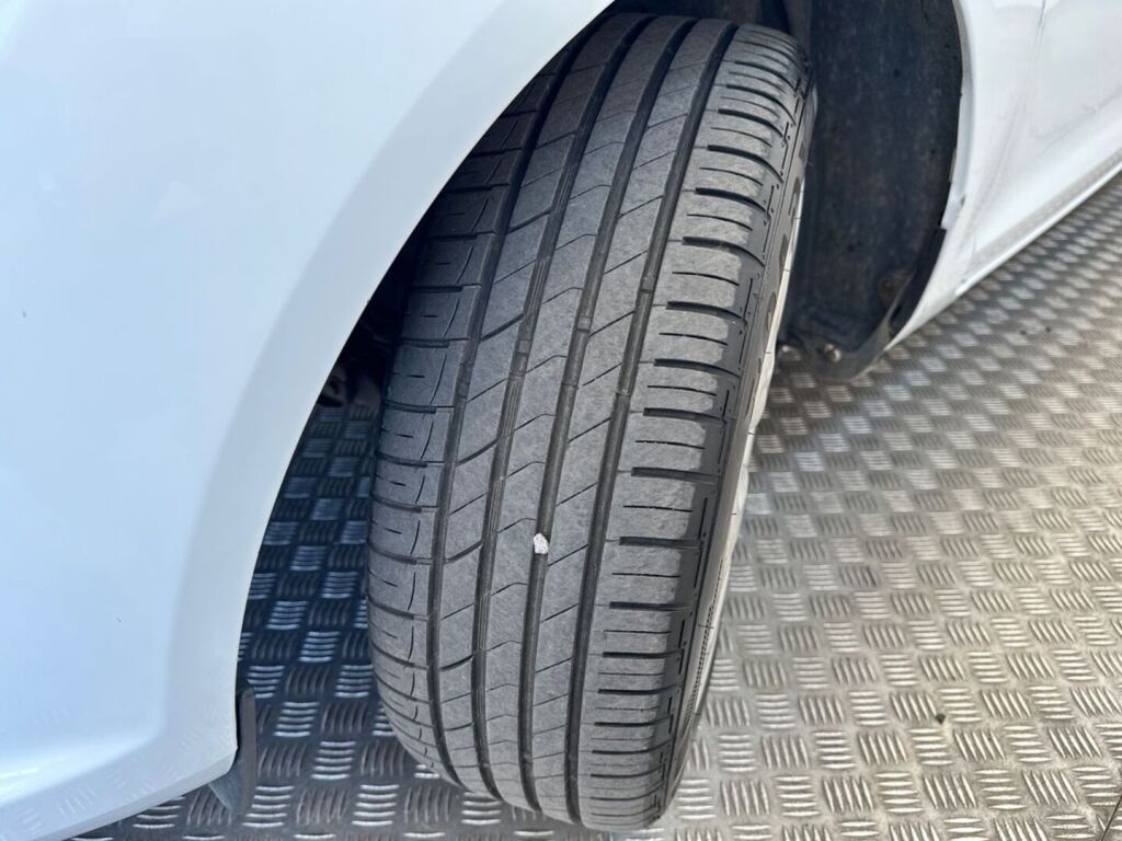 Ford Fiesta 2016 Valkoinen