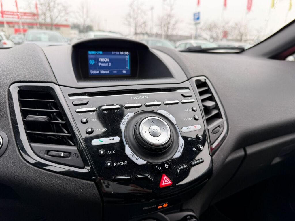 Ford Fiesta 2016 Punainen