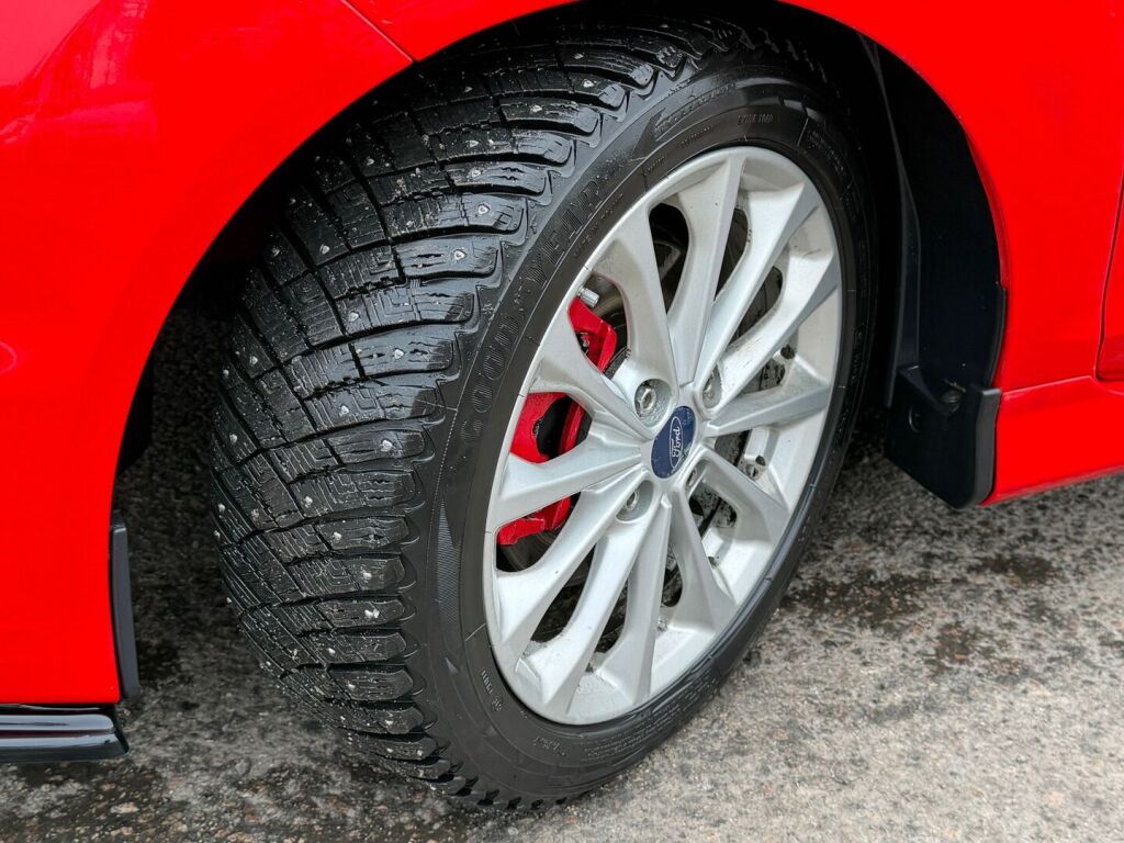 Ford Fiesta 2016 Punainen